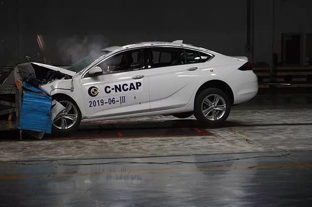  车身方面|车身够硬，还真救命