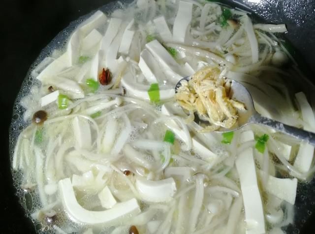 窍门|适合夏天喝的汤,豆腐三菌汤,三个窍门,鲜香嫩滑,好吃开胃下饭