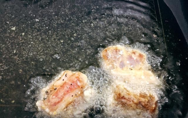  步骤|香酥炸排骨，外皮炸得嘎嘣脆，孩子特爱吃，裹上煎炸粉更酥
