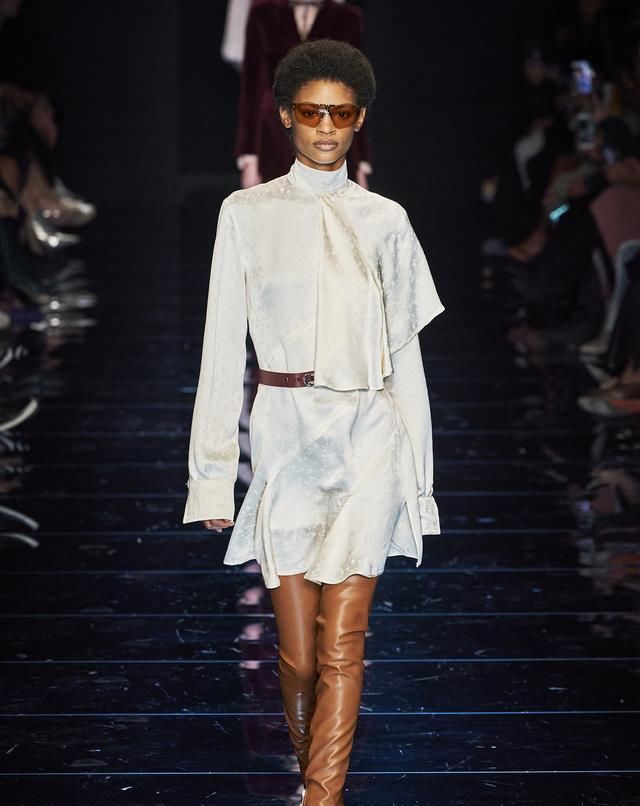  身姿|Sportmax展现女性妙曼身姿略带甜美感的剪裁与不对称美学打破刻板