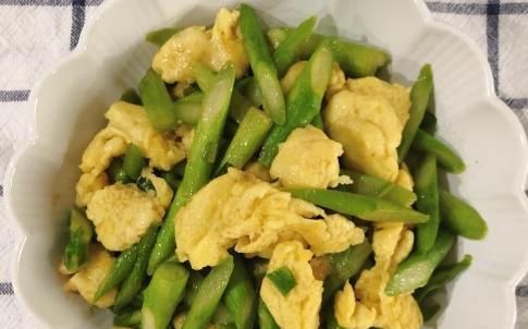  芦笋炒鸡蛋|胖人晚餐要多食此菜，每天炒一盘，排出毒素，体重嗖嗖降下来