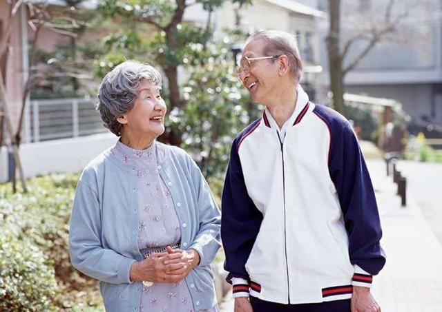幸福|三位70岁老人的哭诉：家有高寿老人，是我晚年痛苦的开始