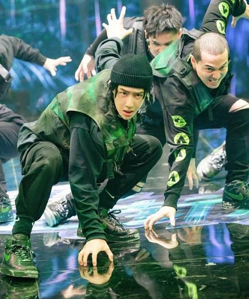  含泪|这就是街舞：王一博好野，王嘉尔含泪淘汰队友，张艺兴太帅