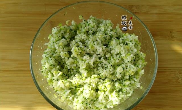 做法|这早餐上桌秒光,抗饿又解馋,做法超懒人,1拍1捏,1分钟做10个