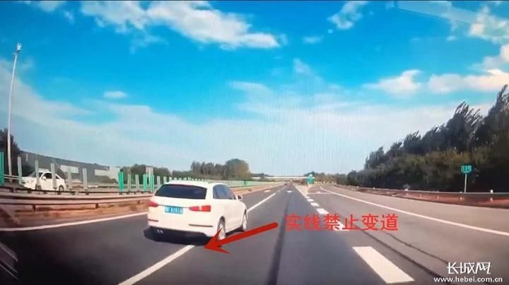 高速公路|视频|惊悚!高速公路实线强行变道太危险