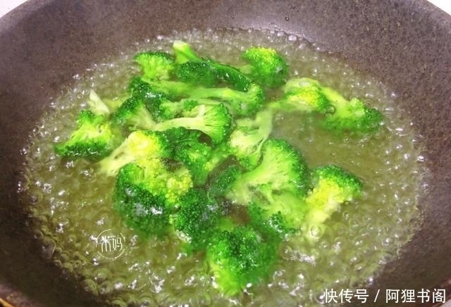 别省|炒菜前,这6种蔬菜必须焯水,为了家人健康,再懒也别省这一步!