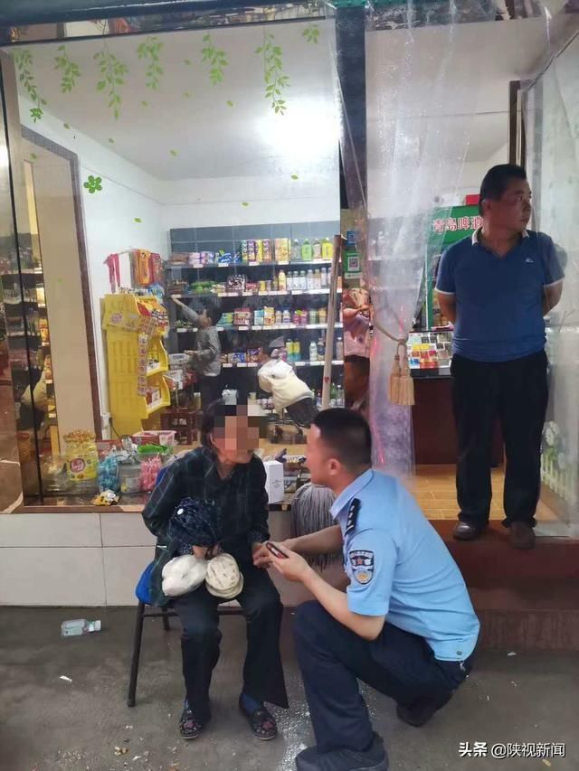  姓名|咸阳武功一八旬老人出门买馍时迷路，记不清自家地址和姓名老人情绪失控，民警耐心安抚后助其回家