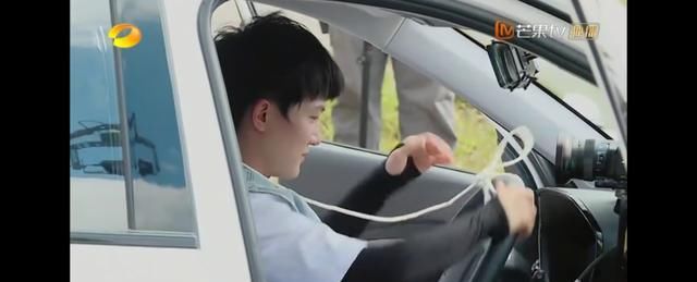  学好|尖叫鸡、压鞋、绑方向盘，明星学车这么“不正经”，能学好吗？