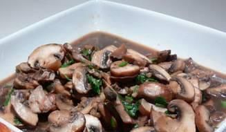  豆腐|美食推荐：蘑菇豆腐羹、手撕鸡、清炒蘑菇、培根炒饭