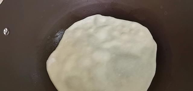  婆婆|婆婆每次来都让我做的卷饼，一次烙两张，薄如纸，又软又劲道。