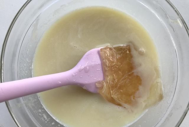 操作|法式甜点草莓慕斯,颜值高口味赞,操作非常简单,跟我一起做起来