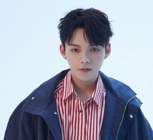  天赋|多次参加选秀节目被忽略，靠着自己的搞笑天赋爆红，圈粉无数