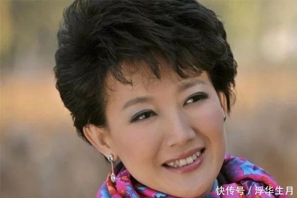 此梁艳|她是央视知名女主持,醉心工作25年不恋爱,年近50至今仍单身