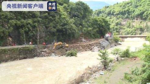 全力|重庆巫溪降雨暂停 当地全力抢修水毁国道