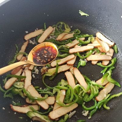  夏日|#夏日消暑，非它莫属#【下饭菜】辣椒炒豆干