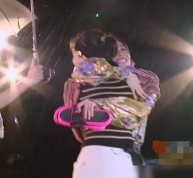  素质|当袁咏琳淘汰离场，谁注意李斯丹妮做了什么，太暴露素质