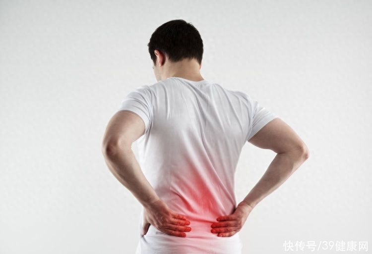 腰疼是猝死的前兆么(42岁男子深夜腰痛，第二天猝死，提醒：腰痛或是疾病和癌症信号)