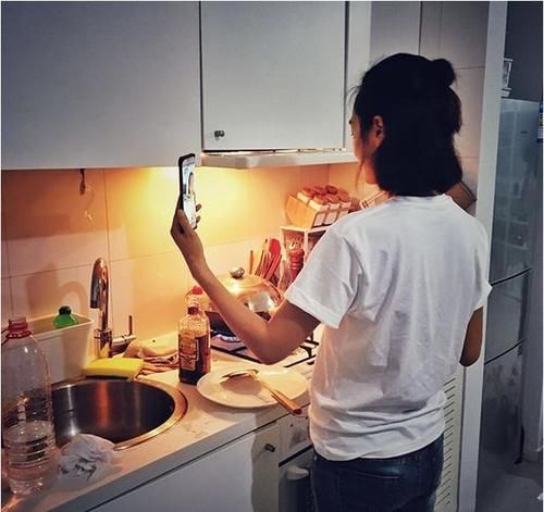  憋屈|参观朱丹和周一围的家，厨房小得就像个摆设品，做饭也太憋屈了