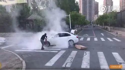  自燃|象山6天4辆车自燃丨某村出纳挪用资金14次，获刑六个月！