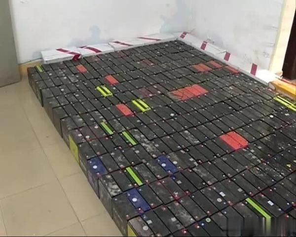 搬家|蚂蚁搬家偷电瓶 一小时盗走40个