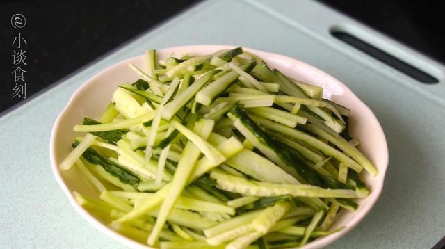  面馆|煮面条时, 开水下锅还是冷水下锅, 面馆老板透露一招, 省时还劲道