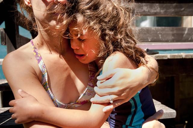热爱|开学季，这样教“小棉袄”保护自己，又能让她学会热爱这个世界