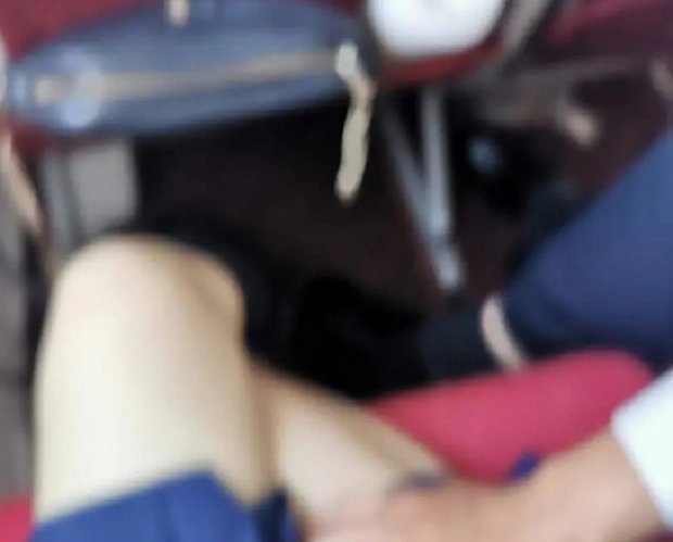 乘客|男子飞机上猥亵20岁女乘客90分钟，并与其搭讪，被抓后：她没反抗