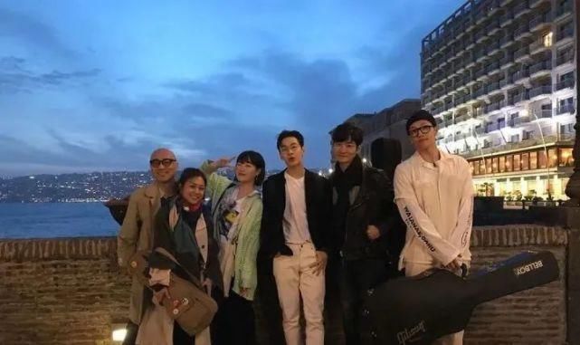  大华|被何炅黄磊踢出群聊，全网骂退出节目，却在韩国成万人追捧的音乐天才？