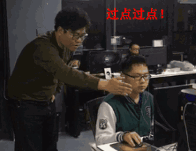 兄弟|搞笑GIF:兄弟,先把刀收起来,我就是过来看看
