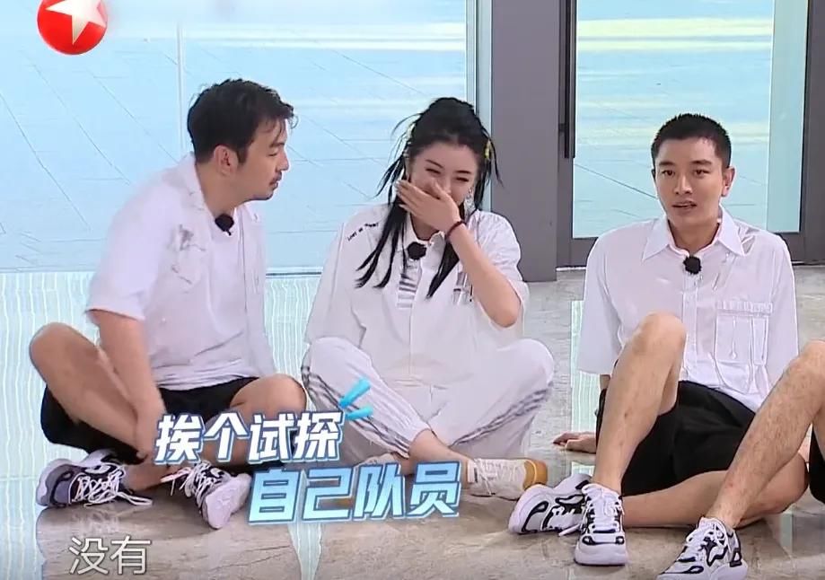 刚出道|硬糖少女曝光频率舒适,1个月3档综艺不紧不慢,粉丝担忧完全多余