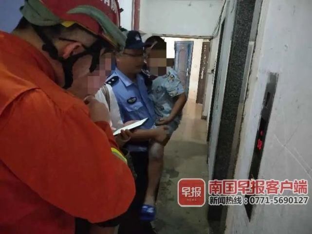  救援|翻出阳台找妈妈，北海一男童被挂防盗网外！ 众人托举近40分钟救下他