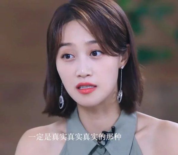  万茜|拆穿万茜、狠怼宁静，被称明星照妖镜的毒舌主持，终于遇到对手了