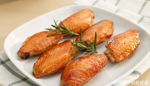技巧|这样煎鸡翅,皮脆肉嫩无腥味!大厨教你7大技巧,煎出完美鸡翅!