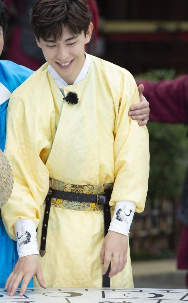  邓伦|邓伦认同自己是团宠