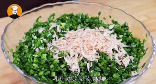  韭菜|面粉里加一把韭菜，不揉面不擀面，香嫩柔软，凉了也不硬
