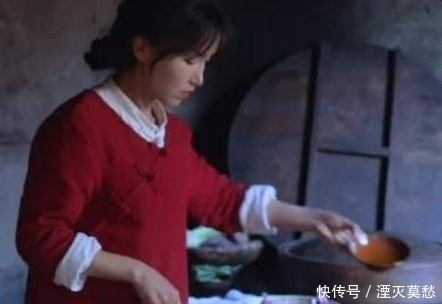 红烧肉|李子柒自制“红烧肉”,看清桌上无滤镜食物,网友:请我都不吃!