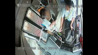 中山|公交坐过站辱骂司机、抢夺方向盘，中山这名女子被提请批捕