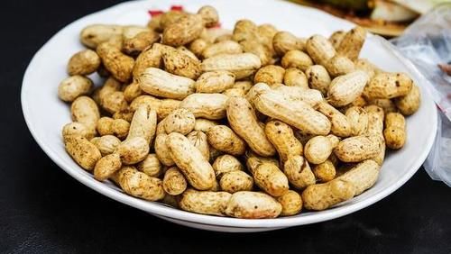  好吃|做水煮花生，花生不要直接煮，大厨教你这样做，入味快，味道香
