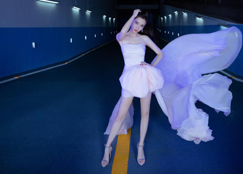  比美|双杨姐妹花久违同框，在线比美不分上下，同款指甲油力证闺蜜情