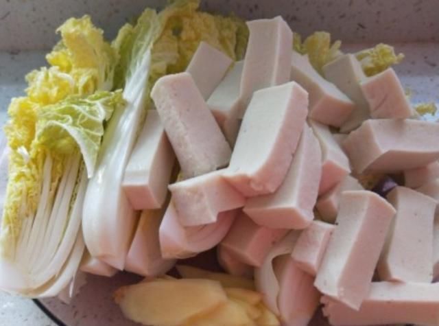  适量|夏季就应该吃些清淡的菜，百菜不如白菜，看看这道清淡的家常菜