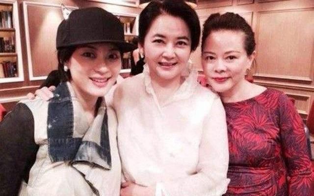  街头|倒霉的胡慧中，烧伤差点毁容，初恋横死街头，丈夫贪污坐牢