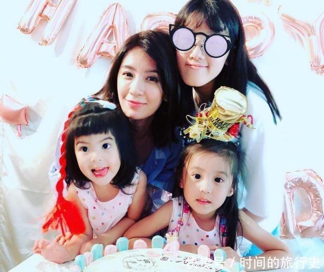  家里|家里有三个女孩，真高兴，贾静雯庆祝软件的生日