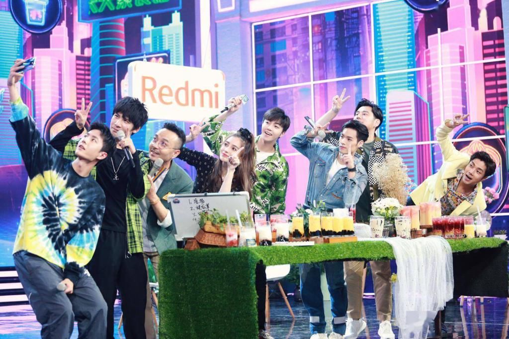  小吃|农农微博更新《天天向上》剧照 小吃货盯着美食目不转睛