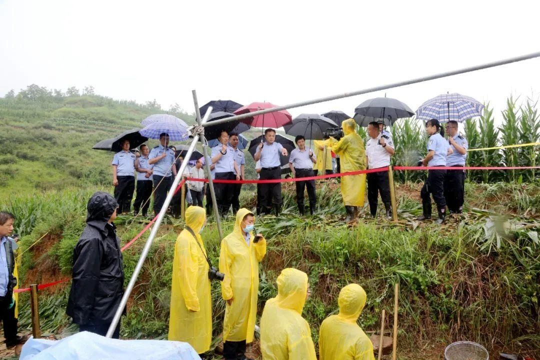  姬某|不正当关系被发现，妻子与情夫杀死丈夫，逃亡30年后年近古稀被捕，被害者被埋在山坳至今