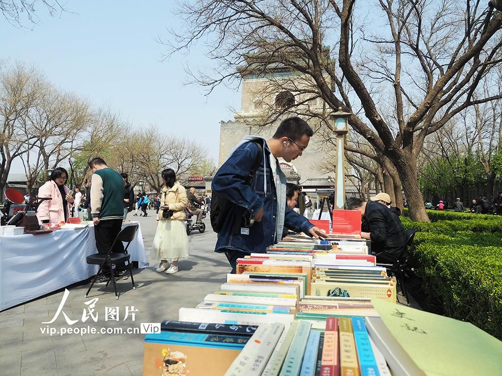 北京：古旧书市集受欢迎