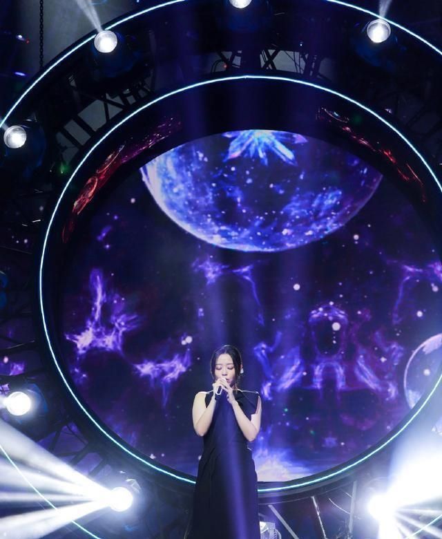 歌手|东方风云榜音乐盛典，几位歌手奖牌拿到手软，再多就真的拿不下了