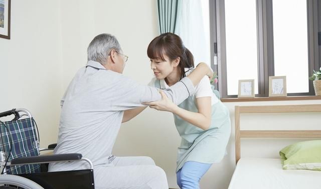 老伴儿|“爸，你老糊涂了，财产给二婚老伴儿不给我们？”老人：我很清醒