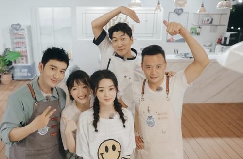  好感度|曾因主持《快本》被骂，现和赵丽颖参加综艺，好感度飙升