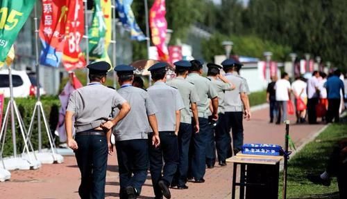 保护自己|厦大保安骚扰女生，谁给他的底气？女孩子外出安全不得不防