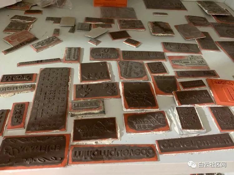 大型|大型假冒知名品牌化妆品包材生产窝点被端！